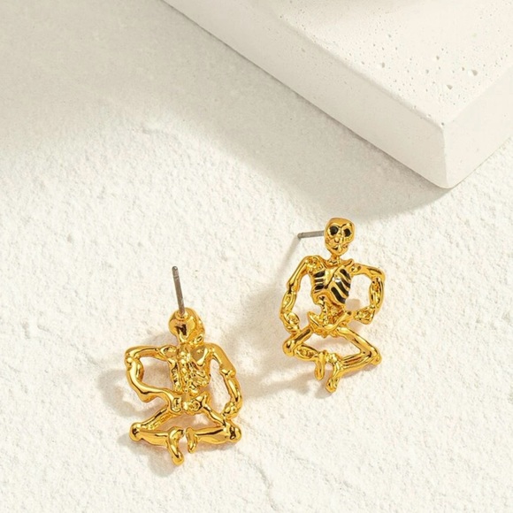 “Heel Clicking Skeleton” Bell Kick Leprechaun Jump Gold Funny Cutesy Gothic Stud - Picture 7 of 7